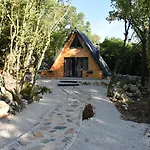 Woodland Paradise Charming Wooden In Stone * 루브스키