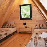 Woodland Paradise Charming Wooden In Stone 루브스키