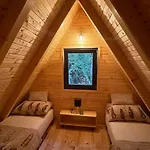 펜션 Woodland Paradise Charming Wooden In Stone 루브스키